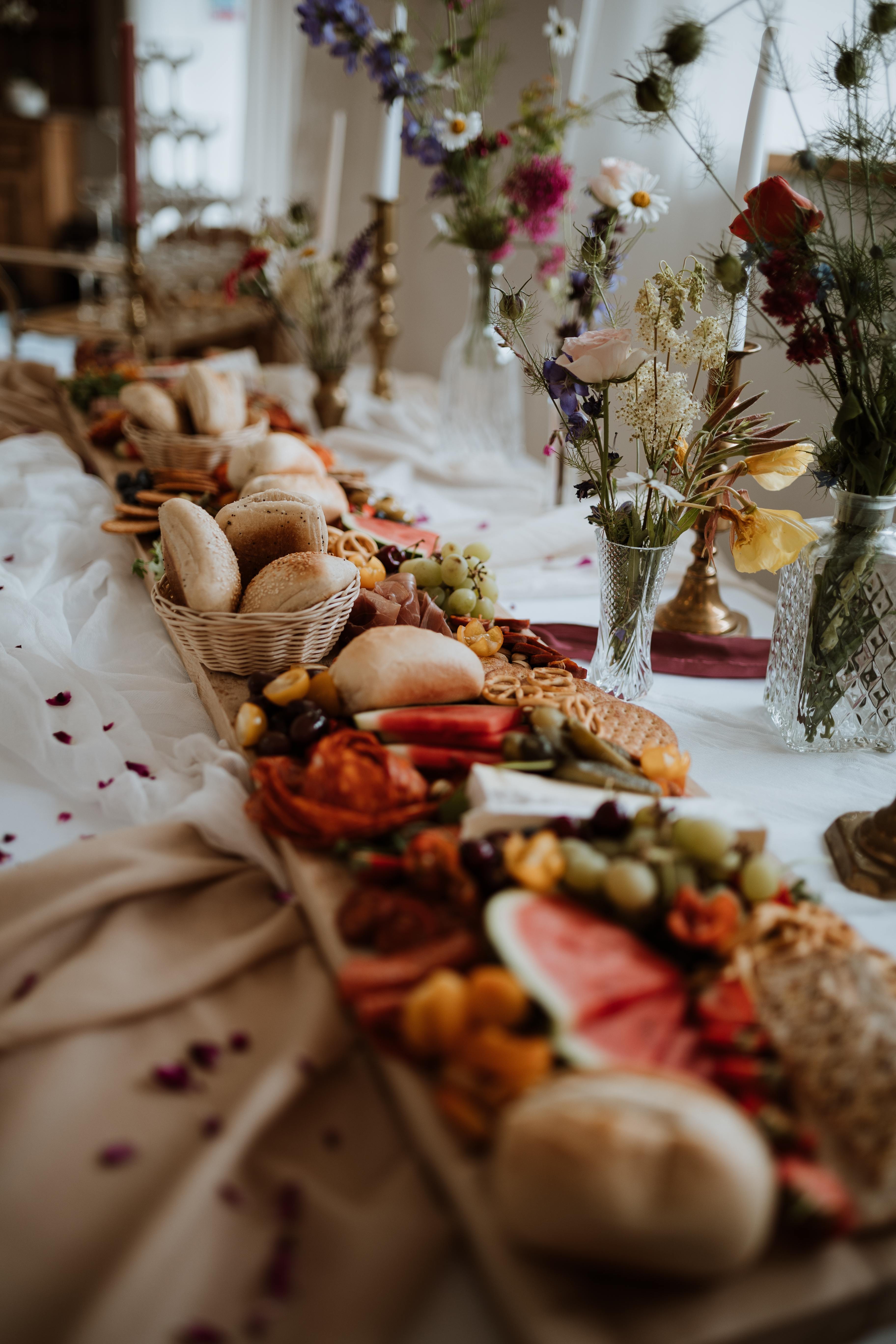 the-ultimate-list-of-unique-wedding-food-ideas-the-boho-bride-guide